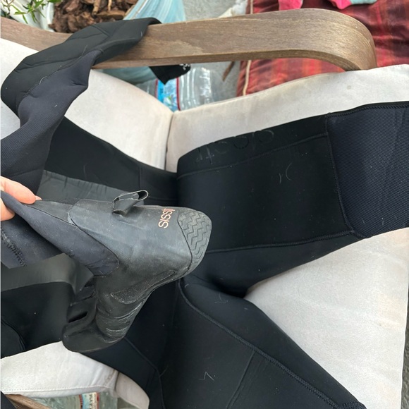 Sisstr revolution 4/3 hooded wetsuit - Picture 8 of 11